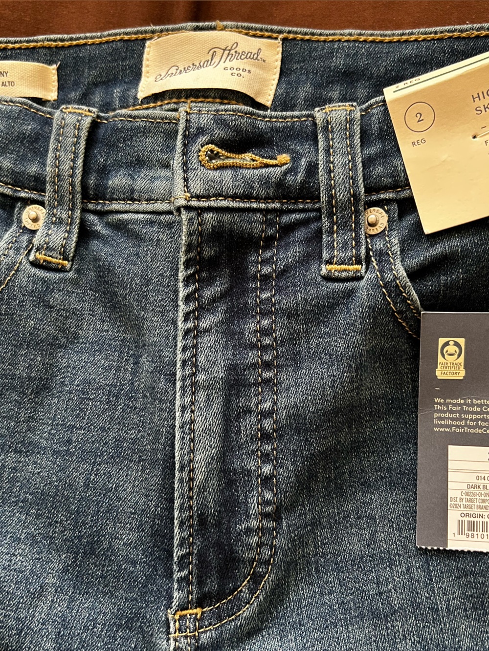 Universal Thread Women’s Skinny Jeans in Dark Blue Denim